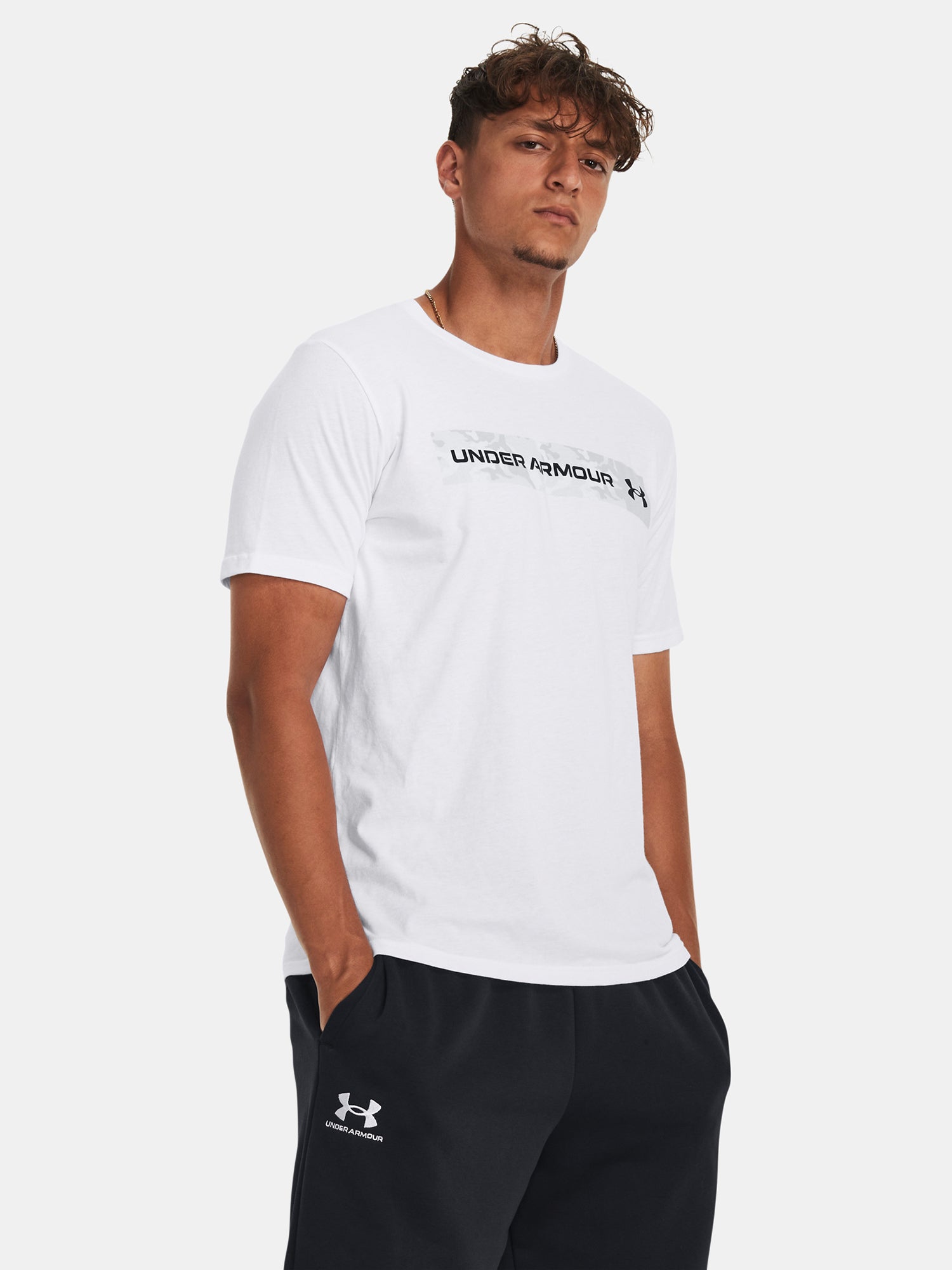 Under Armour Férfi póló UA CAMO CHEST STRIPE SS-WHT Póló