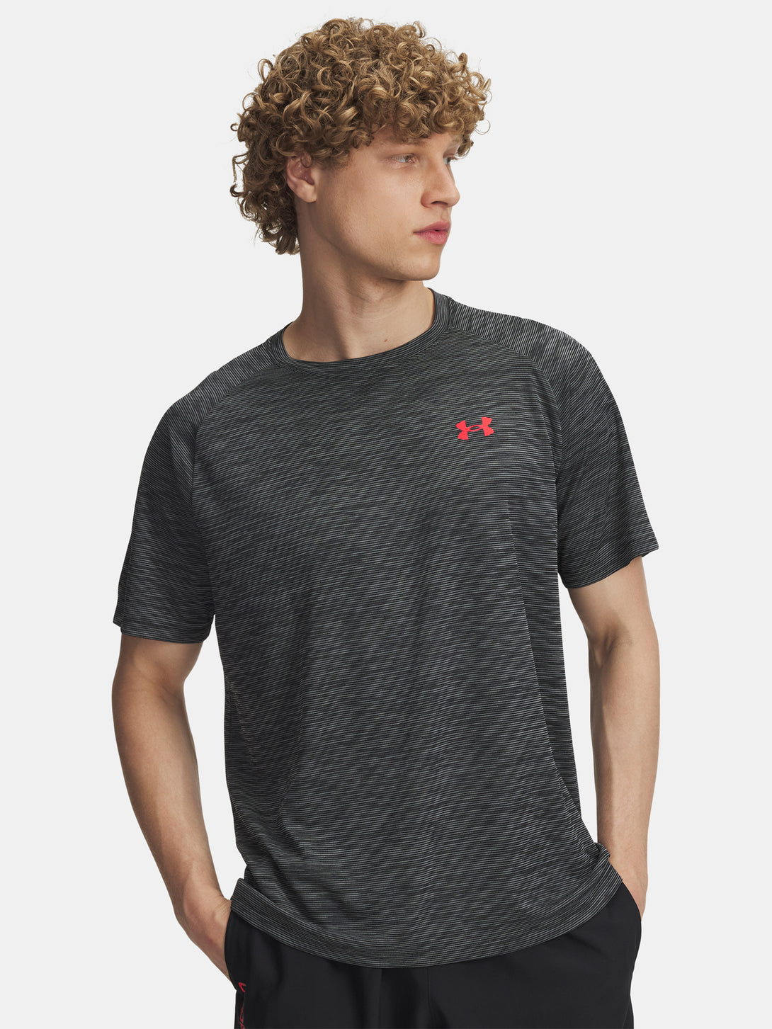 Under Armour Férfi UA Tech Textured SS-BLK póló Póló