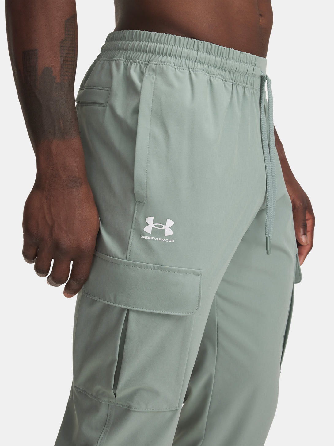 Under Armour Férfi sportnadrág UA Vibe Woven Cargo Pants Nadrág