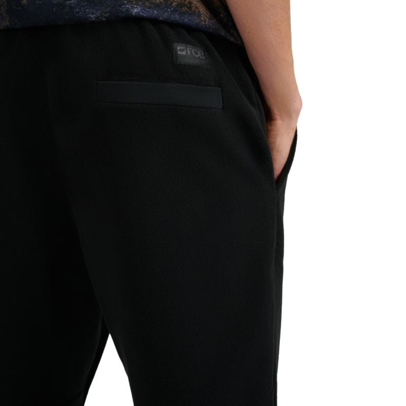 Men's trousers 4F CAS deep fekete férfi nadrág 4FWAW25TTROM155920S