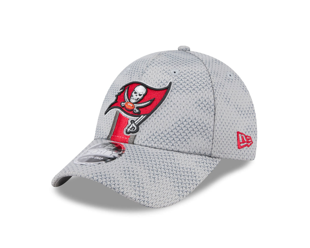 New Era Tampa Bay Buccaneers NFL Sideline 2024 9FORTY Stretch baseball sapka - Sportmania.hu