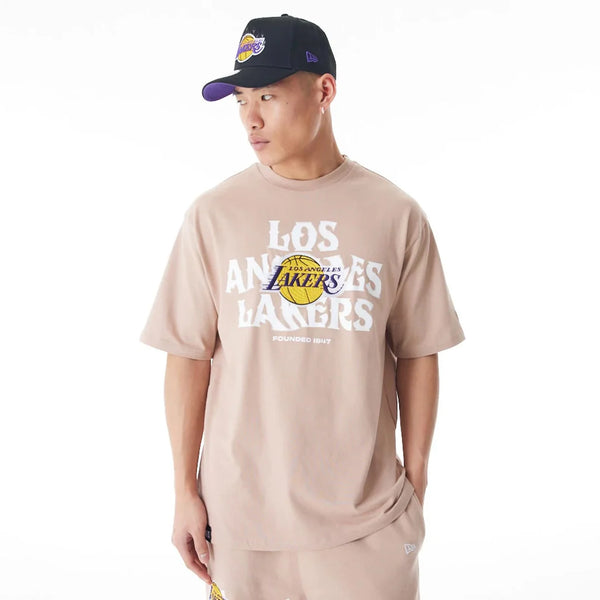 New Era LA Lakers NBA Graphic Beige Oversized póló