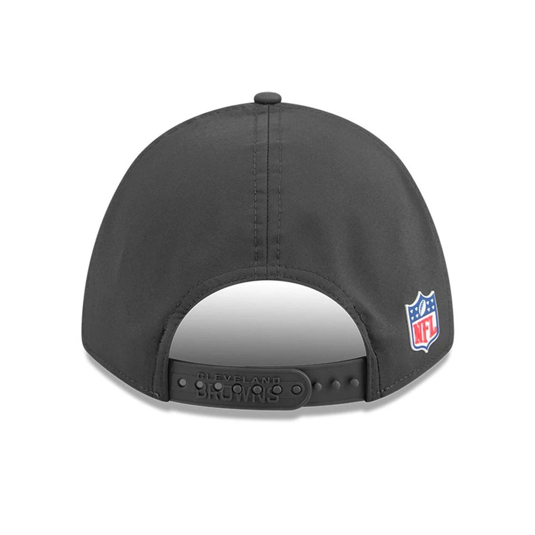 Cleveland Browns NFL Sideline 2025 Charcoal 9FORTY M-Crown Adjustable Cap - baseball sapka