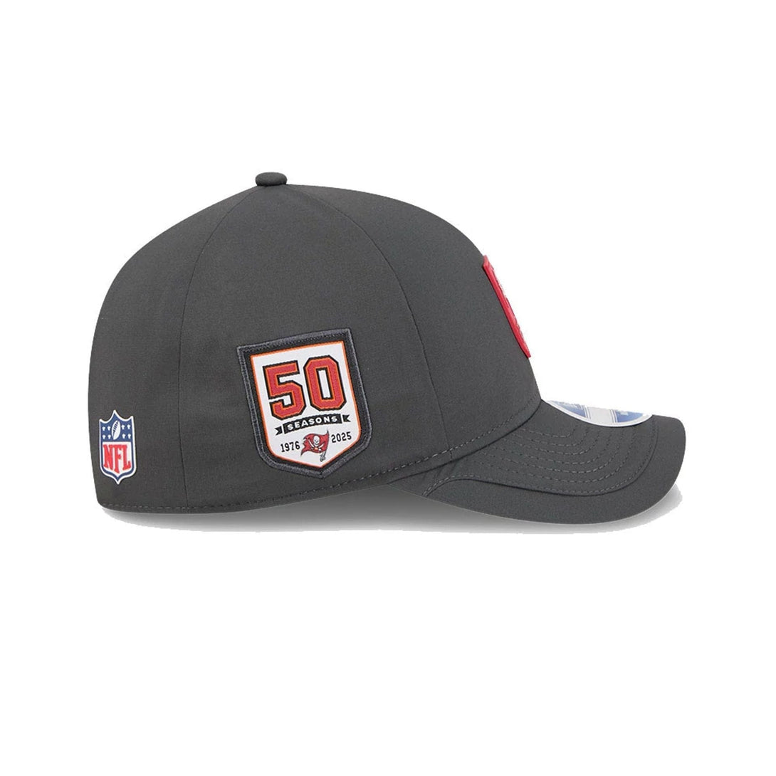 Tampa Bay Buccaneers NFL Sideline 2025 Charcoal 9FORTY M-Crown Adjustable Cap - baseball sapka