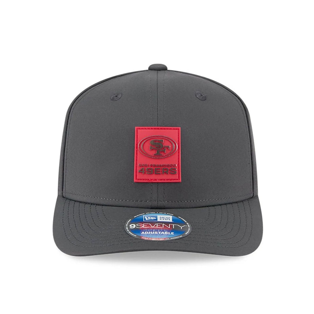 San Francisco 49ers NFL Sideline 2025 Charcoal 9SEVENTY Stretch Snap Adjustable Cap - baseball sapka