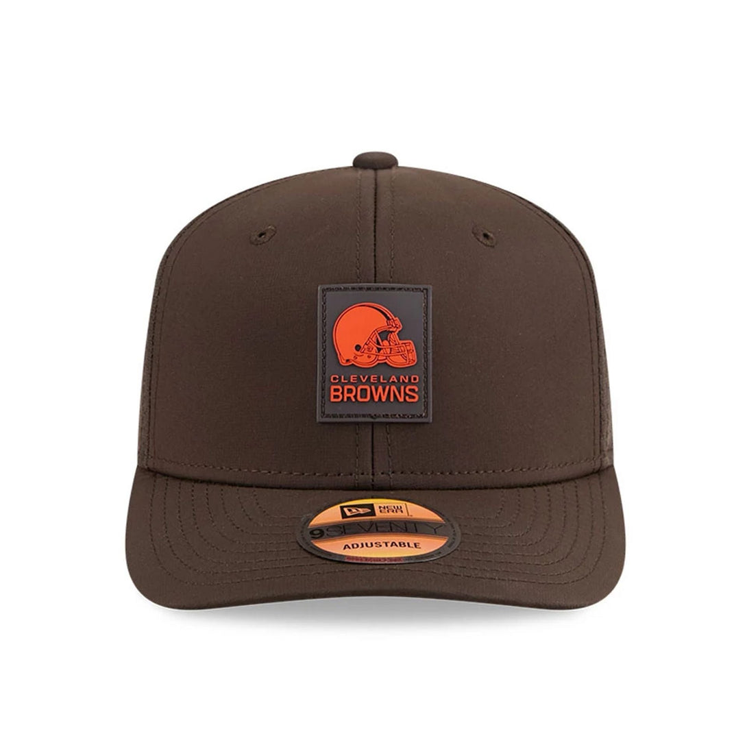 Cleveland Browns NFL Sideline 2025 Dark Brown 9SEVENTY Trucker Stretch Snap Adjustable Cap - baseball sapka