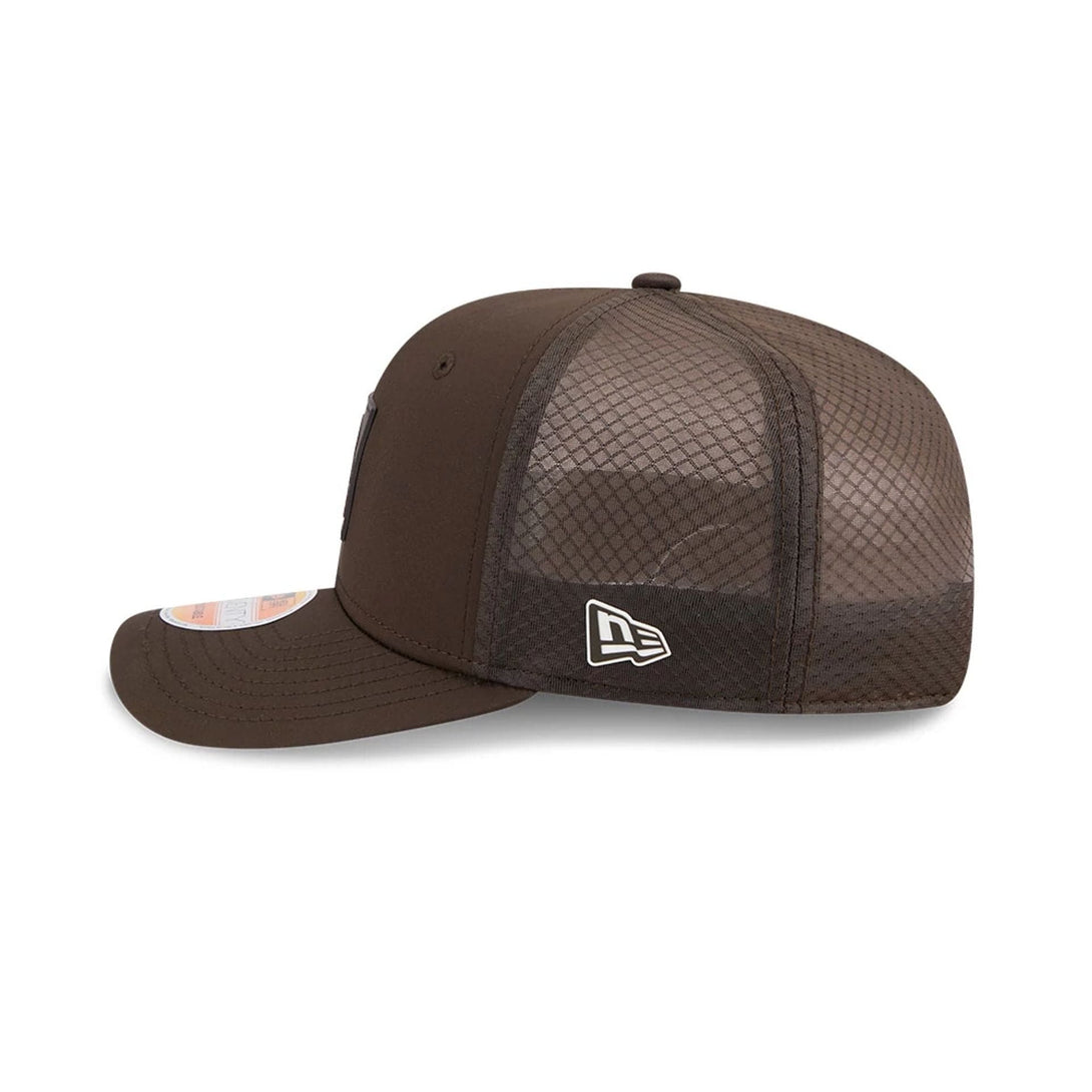 Cleveland Browns NFL Sideline 2025 Dark Brown 9SEVENTY Trucker Stretch Snap Adjustable Cap - baseball sapka