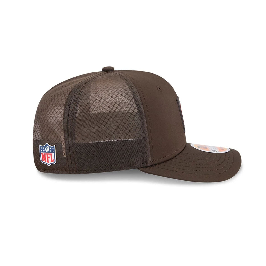 Cleveland Browns NFL Sideline 2025 Dark Brown 9SEVENTY Trucker Stretch Snap Adjustable Cap - baseball sapka