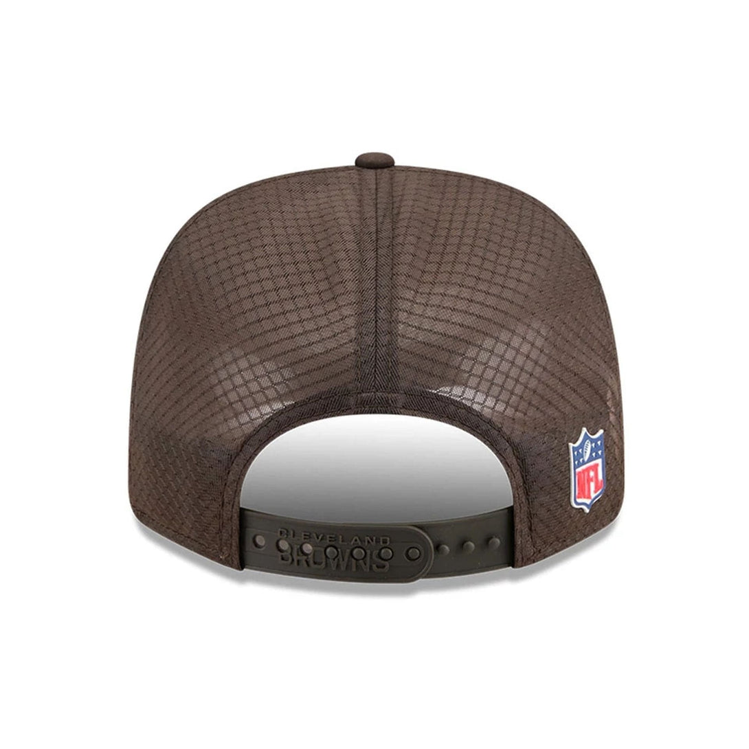 Cleveland Browns NFL Sideline 2025 Dark Brown 9SEVENTY Trucker Stretch Snap Adjustable Cap - baseball sapka