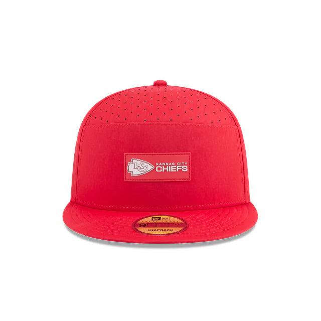 New Era Men's Red Kansas City Chiefs 2025 Sideline Split Panel 9FIFTY Snapback - baseball sapka
