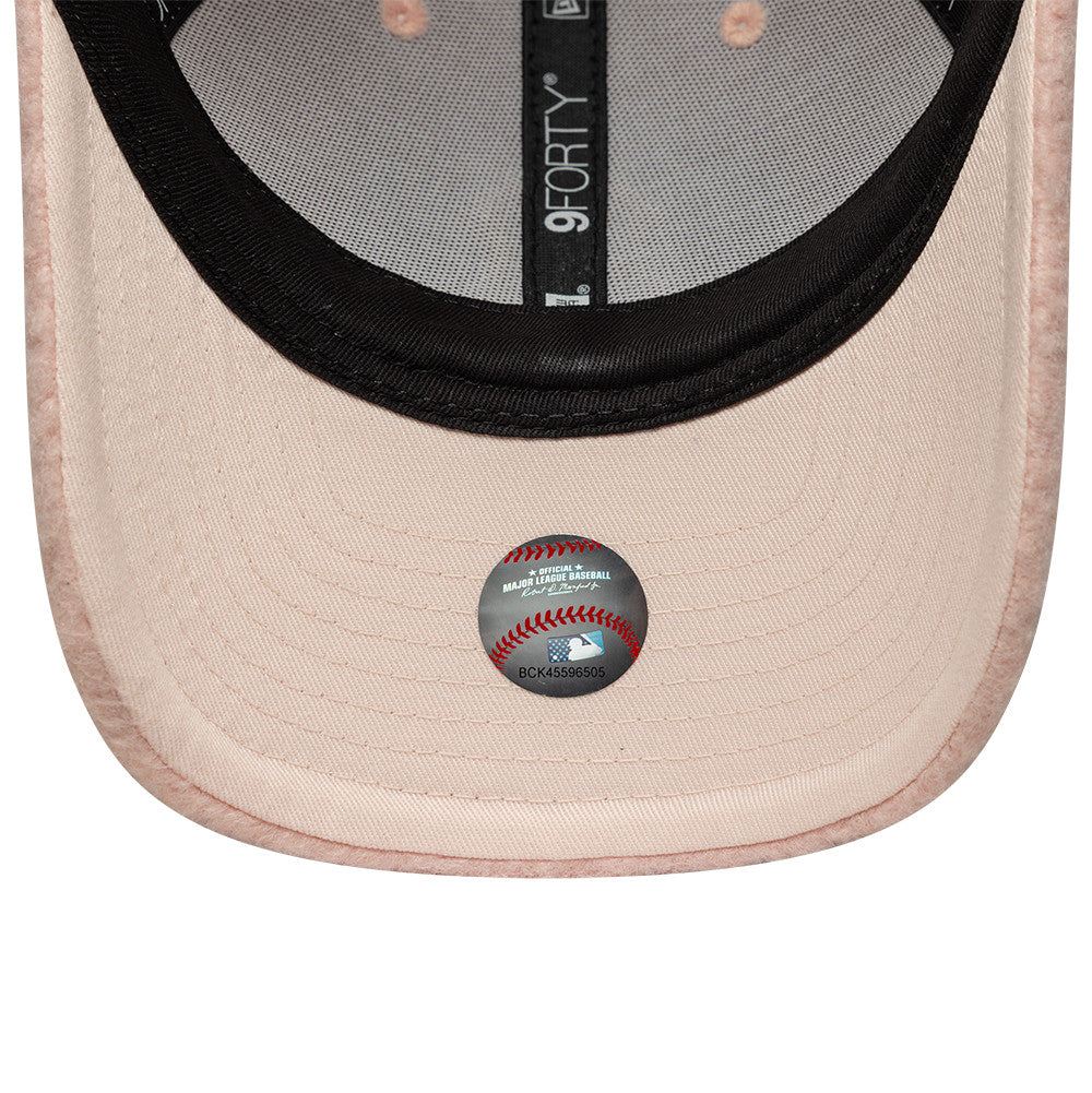 New Era Yankees Womens MLB Winter Borg Pastel Pink 9FORTY női baseball sapka