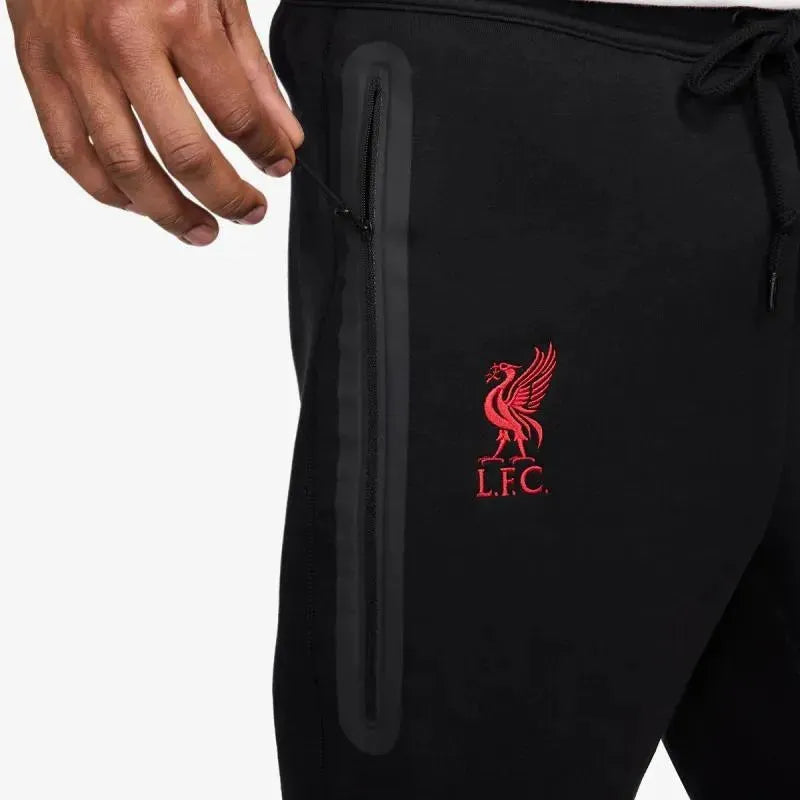 Nike Liverpool FC Tech Fleece melegítőnadrág - Sportmania.hu