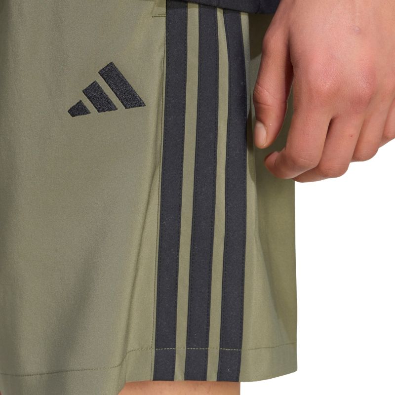 Adidas Essentials 3-Stripes Chelsea Lite Woven férfi rövidnadrág, oliva