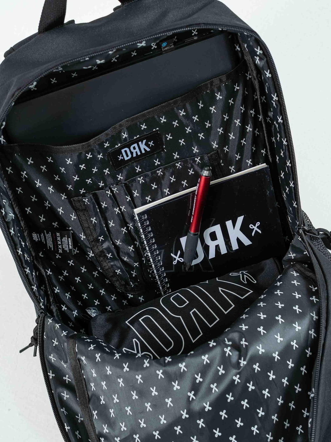 Dorko Geek Backpack Pencilcase Set hátizsák - Sportmania.hu