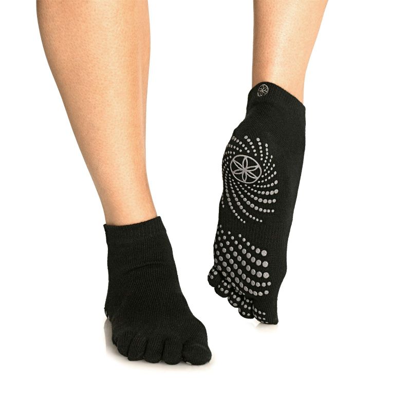 Gaiam black anti-slip socks S / M 52223 - Sportmania.hu