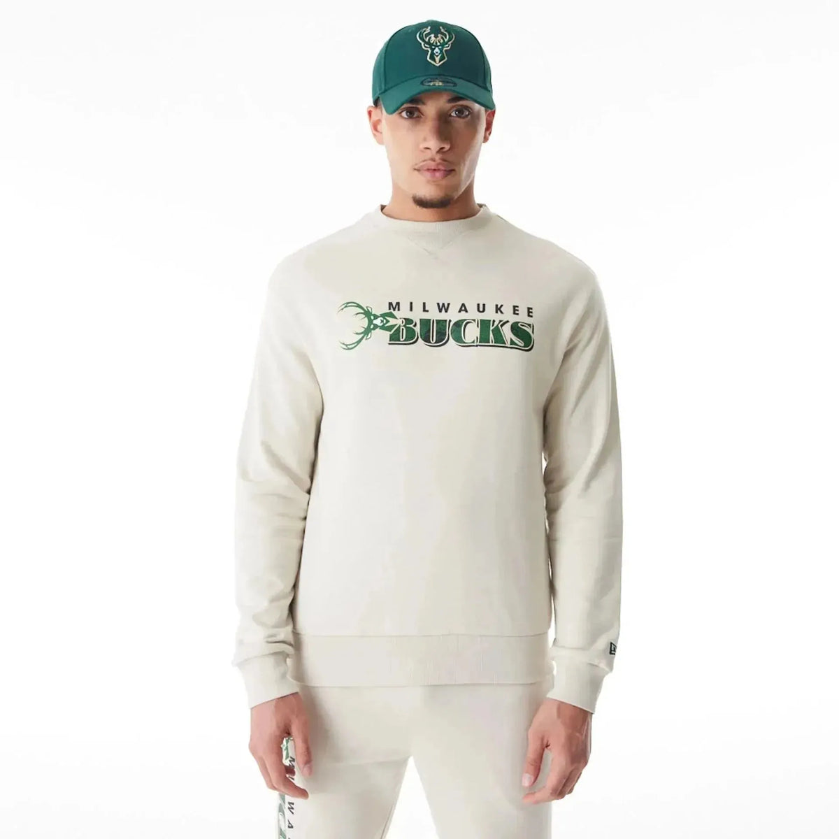New Era Hellbeiges Milwaukee Bucks NBA Graphic férfi pulóver