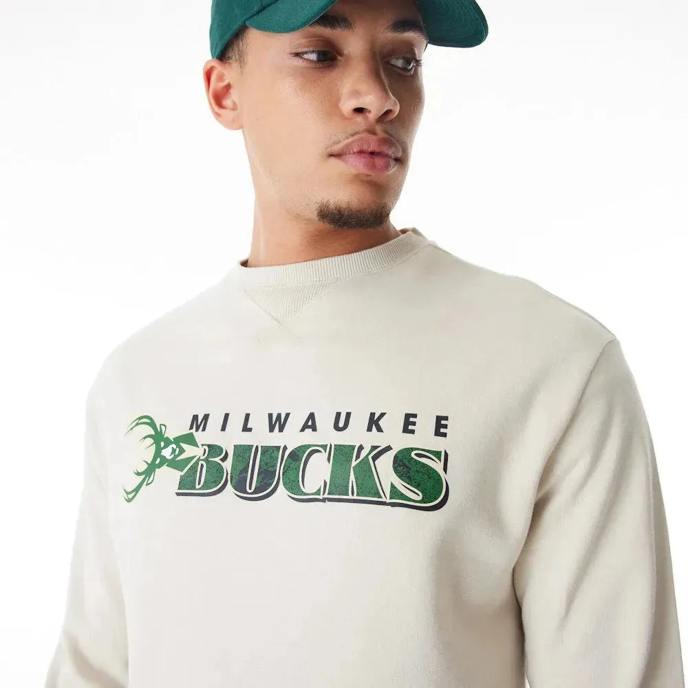 New Era Hellbeiges Milwaukee Bucks NBA Graphic férfi pulóver