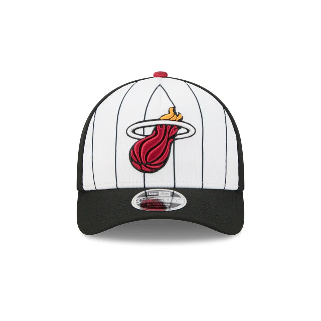 New Era Miami Heat NBA Tip Off 2025 Black 9FORTY M-Crown A-Frame Baseball sapka