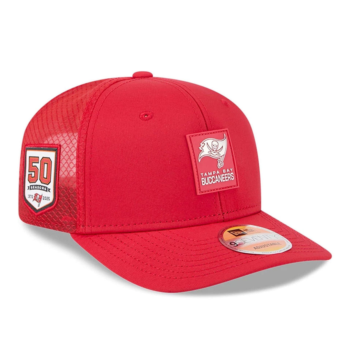 New Era Tampa Bay Buccaneers NFL Sideline 2025 Red 9SEVENTY Trucker Stretch Snap - baseball sapka