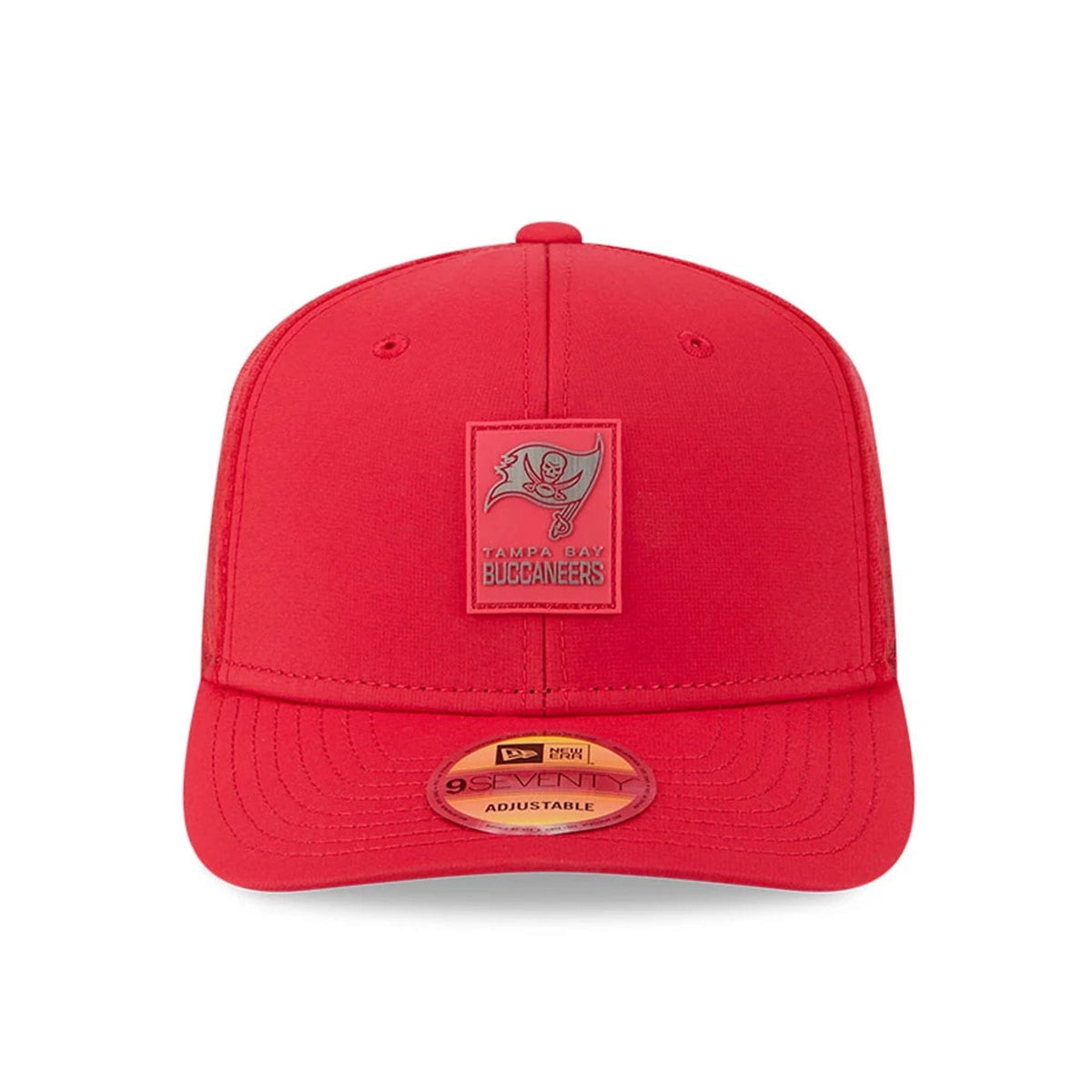 New Era Tampa Bay Buccaneers NFL Sideline 2025 Red 9SEVENTY Trucker Stretch Snap - baseball sapka