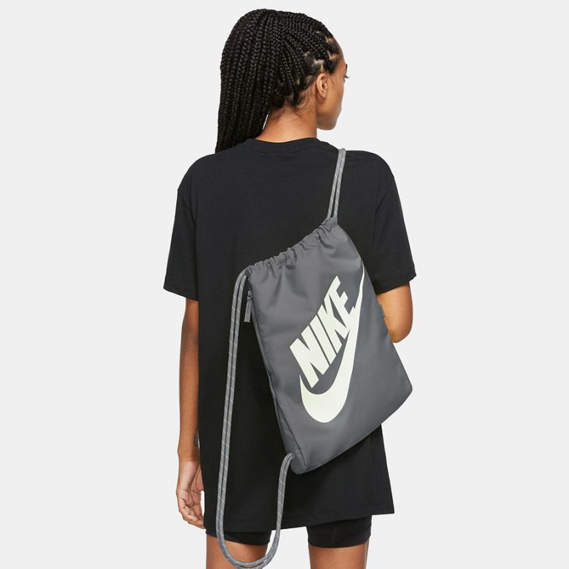 Nike Heritage Drawstring Bag DC4245-084 Kiegészítők - Sportmania.hu