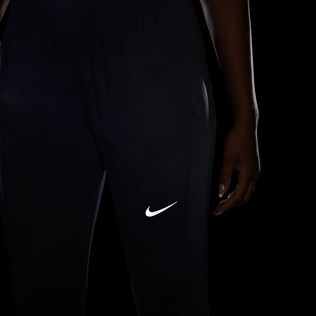 Nike Therma-FIT Essential nadrág - Sportmania.hu