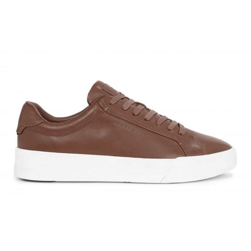 Tommy Hilfiger Court Best Cognac M FM0FM05136GVI Cipő - Sportmania.hu
