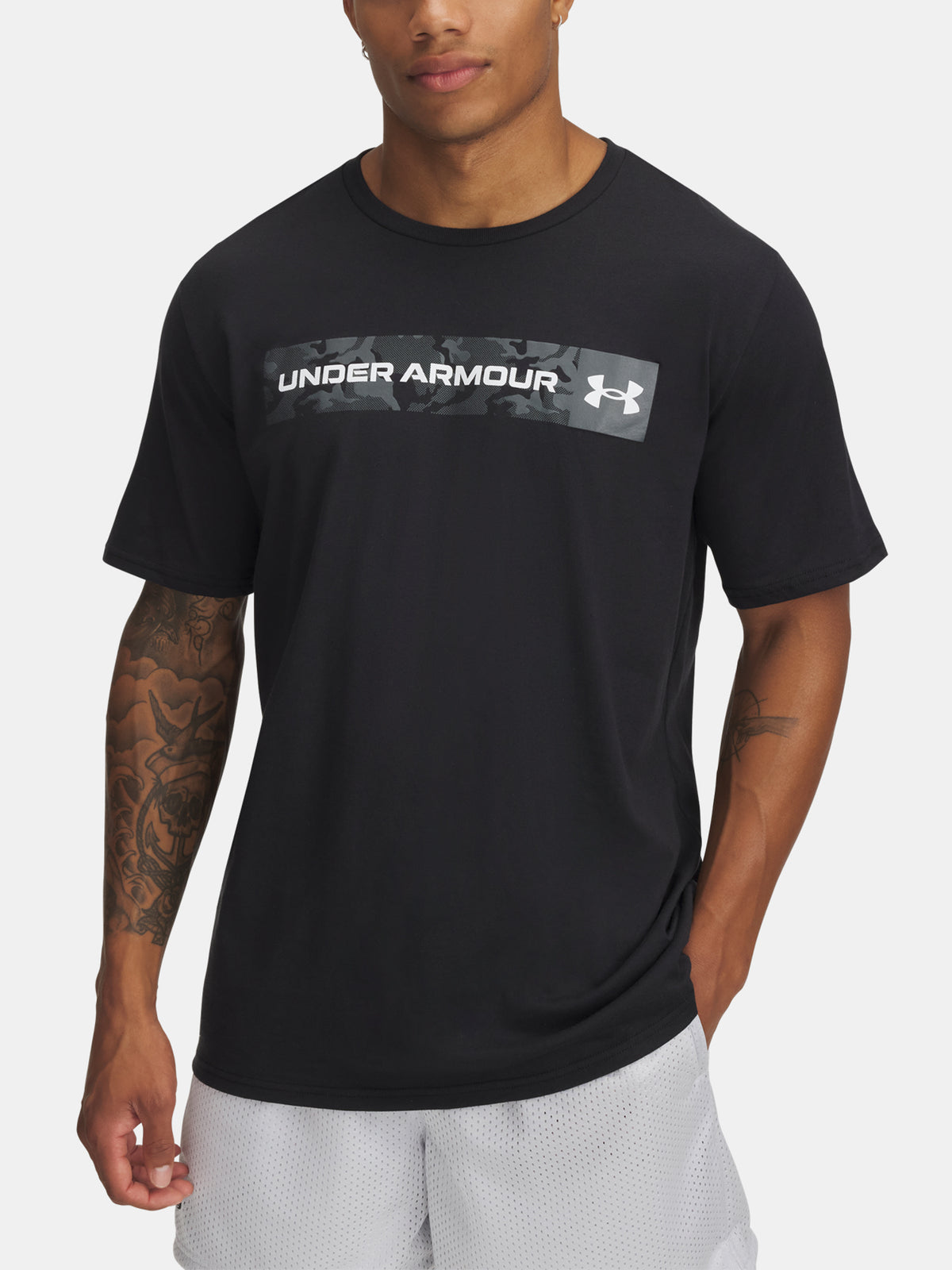 Under Armour Férfi UA CAMO CHEST STRIPE SS póló