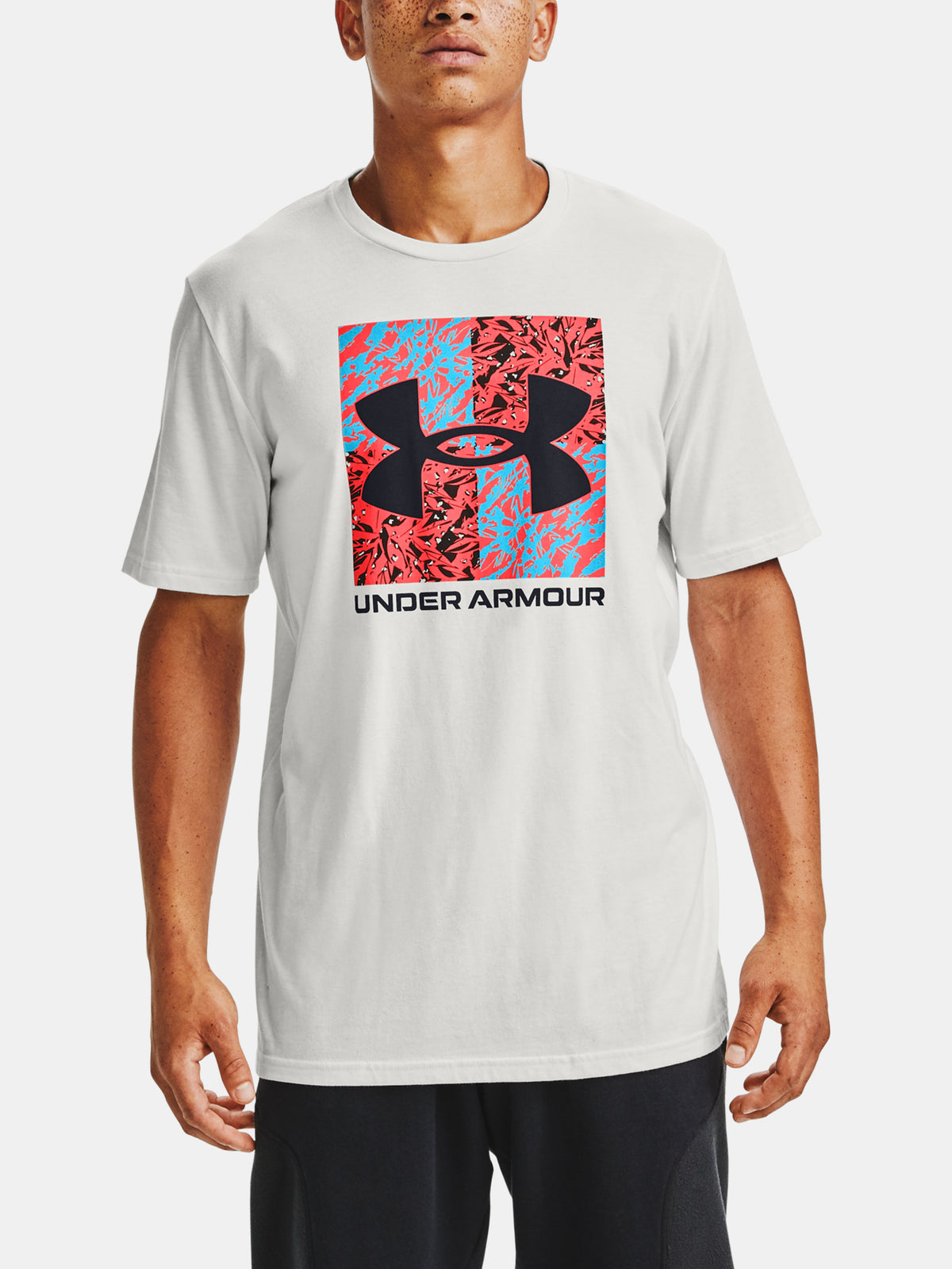 Under Armour SHATTERED BOX LOGO SS férfi póló, fehér