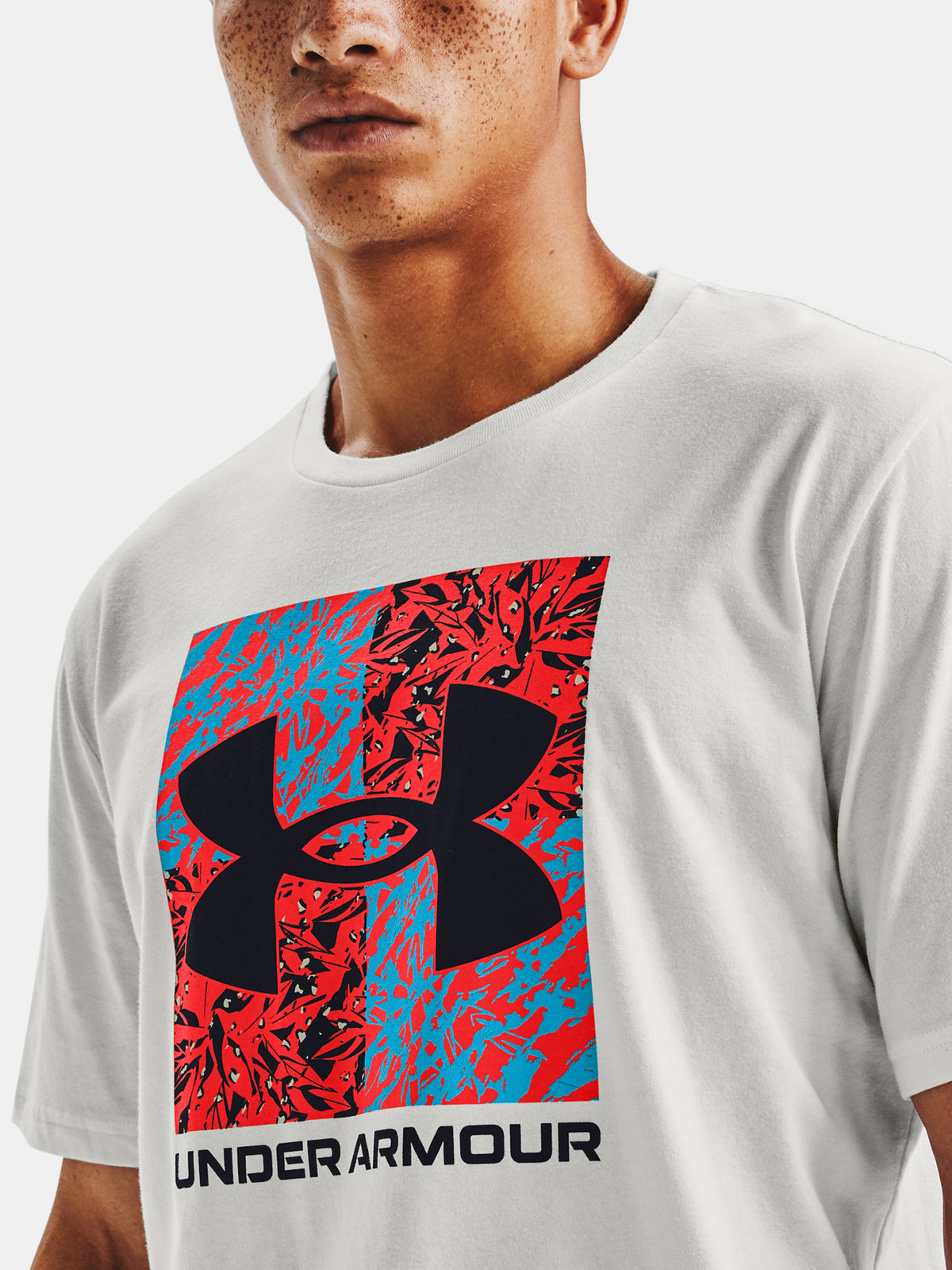 Under Armour SHATTERED BOX LOGO SS férfi póló, fehér