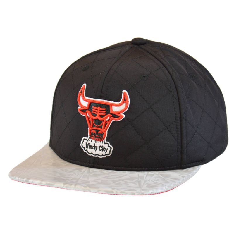 Mitchell & Ness NBA Diamond Base HWC Chicago Bulls Cap - HHSS3182-CBUYYPPPBLCK uniwersalny baseball sapka