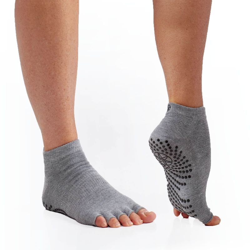 Gaiam Non-Slip Toeless Yoga Socks szürke training equipment 63708
