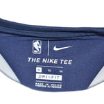 Nike Dallas Mavericks Essential Dry T-shirt Chrome Logo College Navy - CZ7252-419 sötétkék póló
