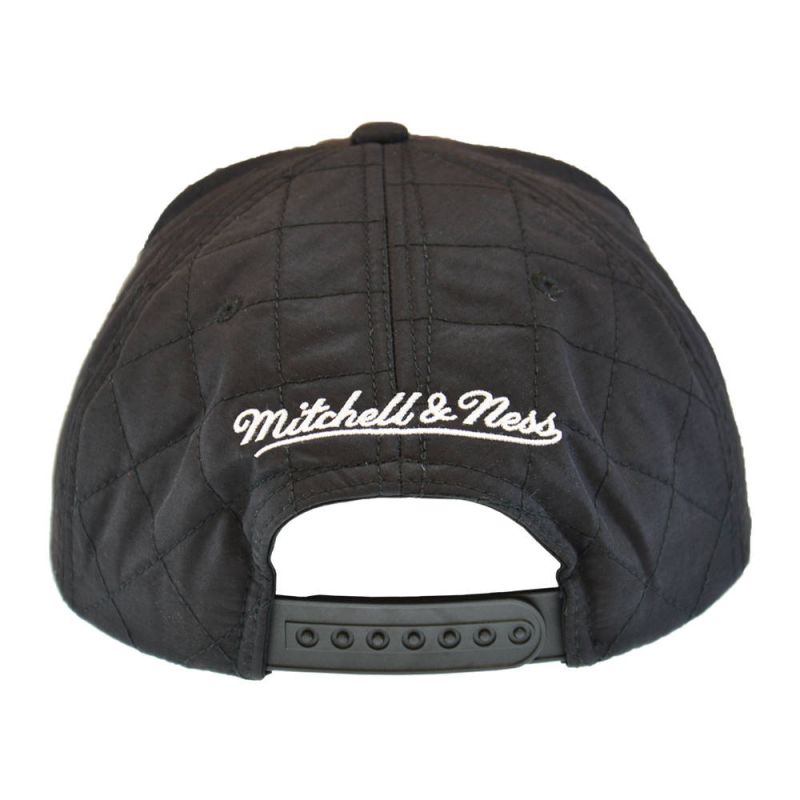 Mitchell & Ness NBA Diamond Base HWC Chicago Bulls Cap - HHSS3182-CBUYYPPPBLCK uniwersalny baseball sapka