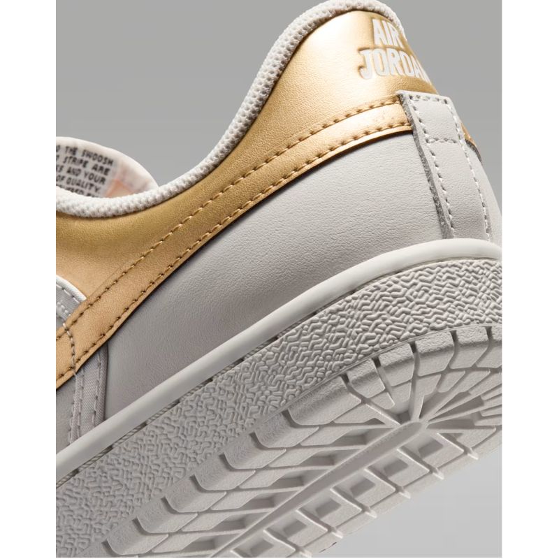 Nike WMNS AIR JORDAN SKYLINE LOW LE women's ( ) cipő IQ6586-100