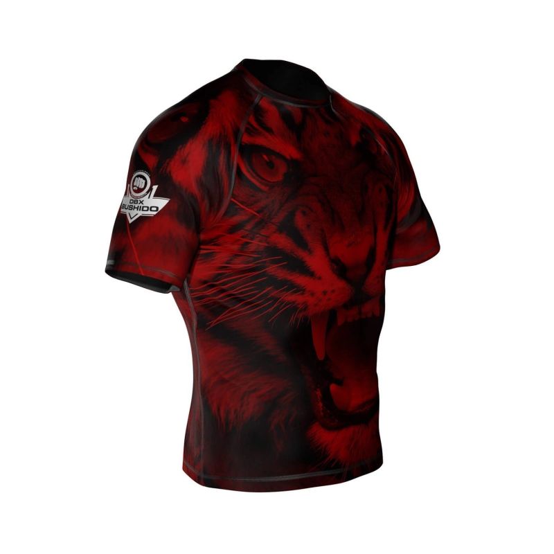 DBX Bushido The "Leone" compression Rashguard is made of DBX MORE DRY material. póló