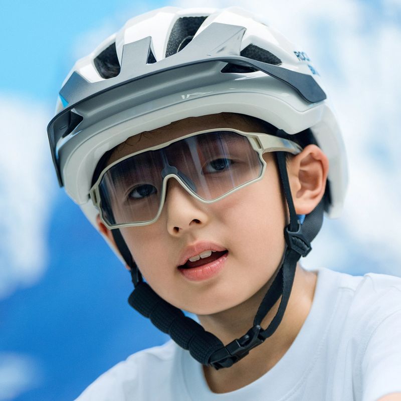 Rockbros LK-67 Youth Bike Helmet with Detachable Visor 54–58 cm - White biały helmets, lights