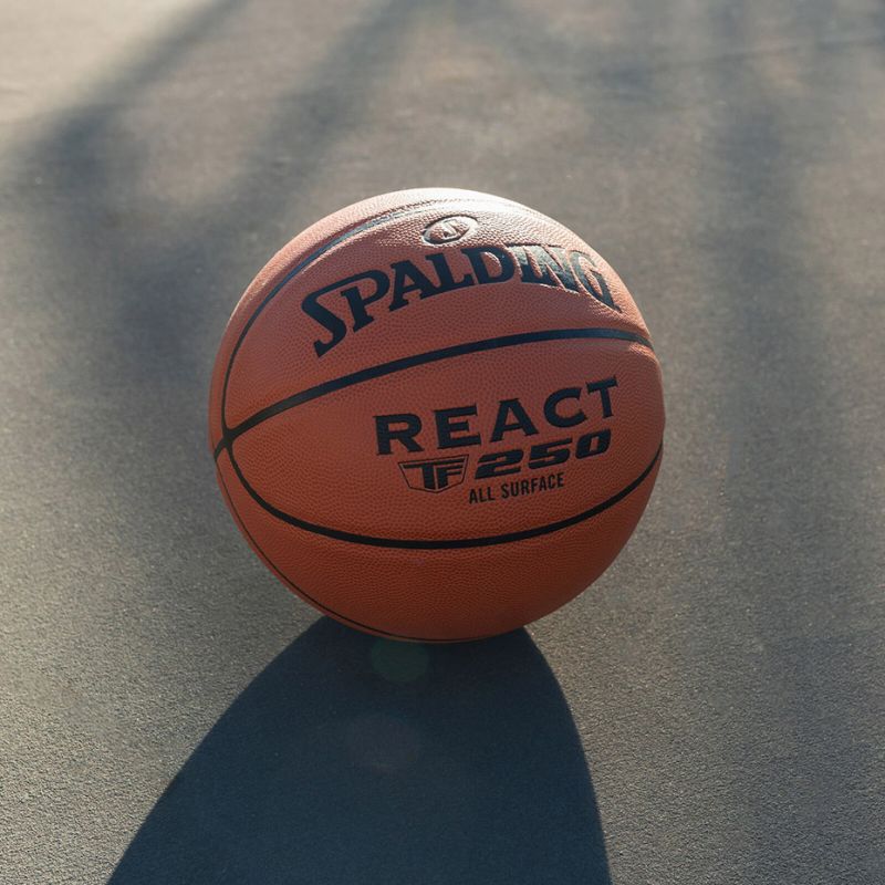 Spalding React TF-250 76801Z basketball Kiegészítők