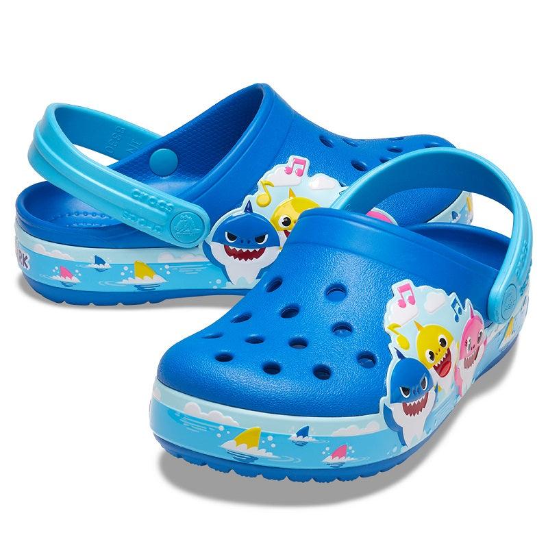 Crocs 21 FunLab Baby Shark Band Clog K Papucs - Sportmania.hu