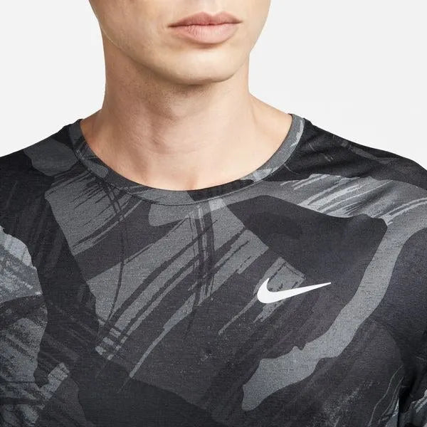 Nike Dri-FIT Miler Short-Sleeve Camo Running Póló - Sportmania.hu