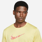 Nike_ M NK DF WR MILER PR SS Mens Short-Sleeve Running Top Póló - Sportmania.hu