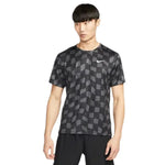 Nike_ NIKE DRI-FIT MILER MEN\"S SHORT Póló - Sportmania.hu