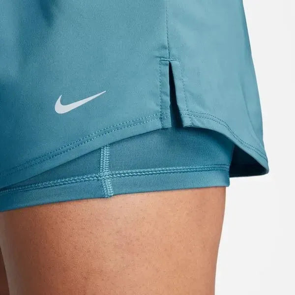 Nike_ Nike Dri-FIT One-Women\'s Mid-Rise 3\" 2-in-1 Short - Sportmania.hu