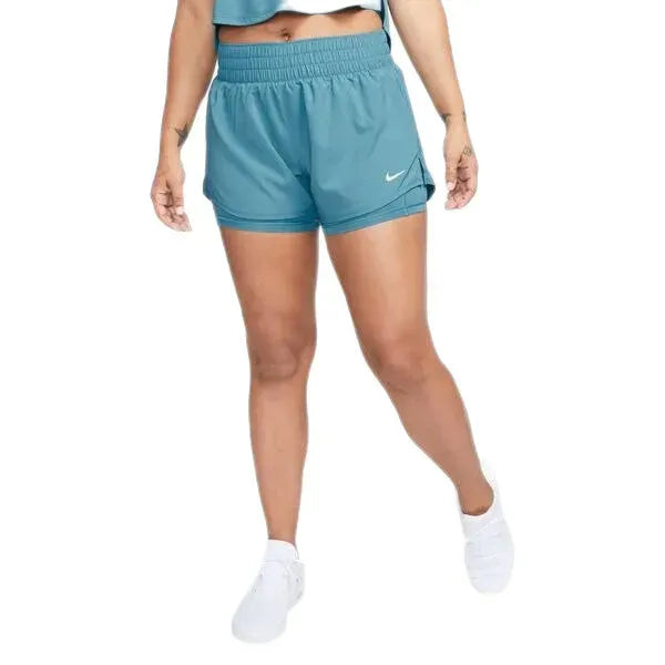 Nike_ Nike Dri-FIT One-Women\'s Mid-Rise 3\" 2-in-1 Short - Sportmania.hu