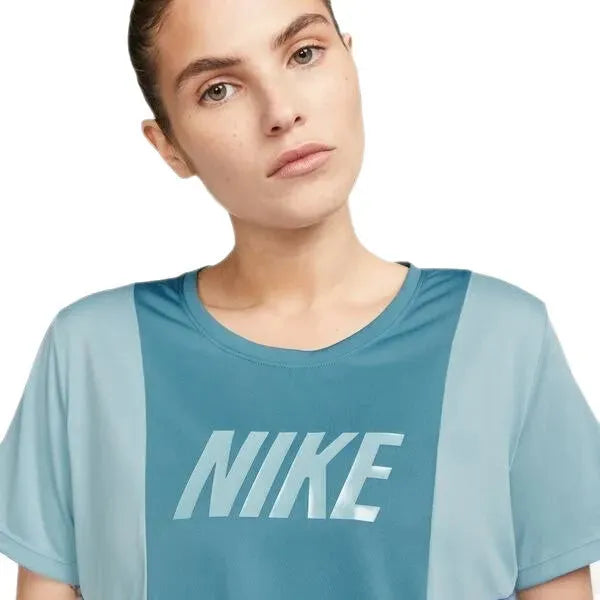 Nike_ Nike Dri-FIT One-Womens Color-Block Short-Sleeve Training Crop Top Póló - Sportmania.hu