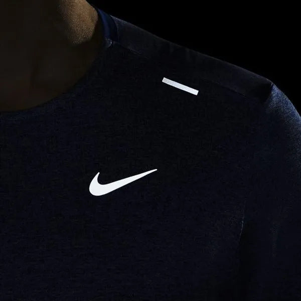 Nike_ NIKE DRI-FIT RISE 365 MEN\"S SH Póló - Sportmania.hu