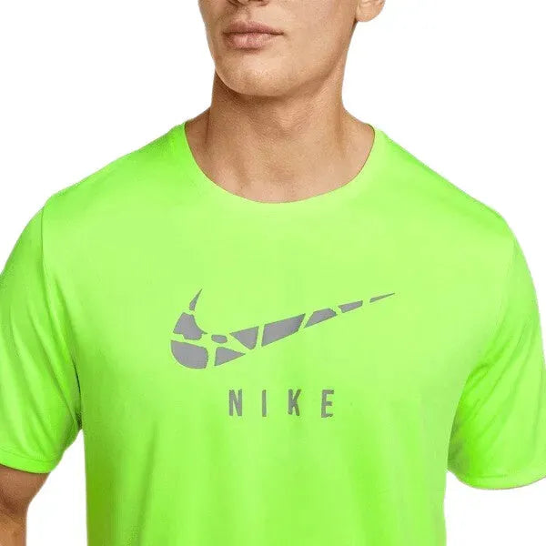 Nike_ Nike Dri-FIT Run Division Men\'s Sho Póló - Sportmania.hu
